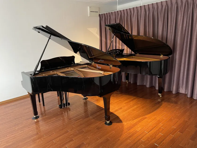 府中のレンタルスタジオ「アトリエポルテ」はピアノが２台